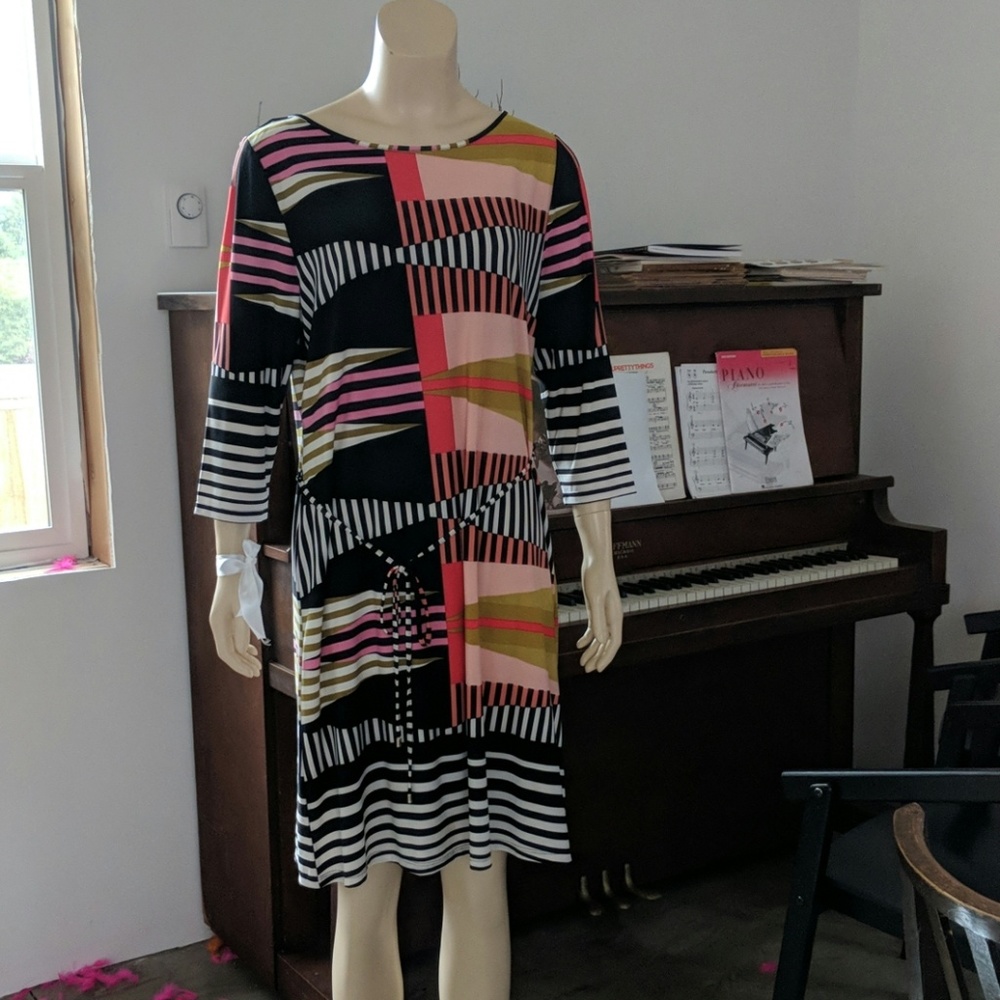 Geometric shape fitted slinky dress